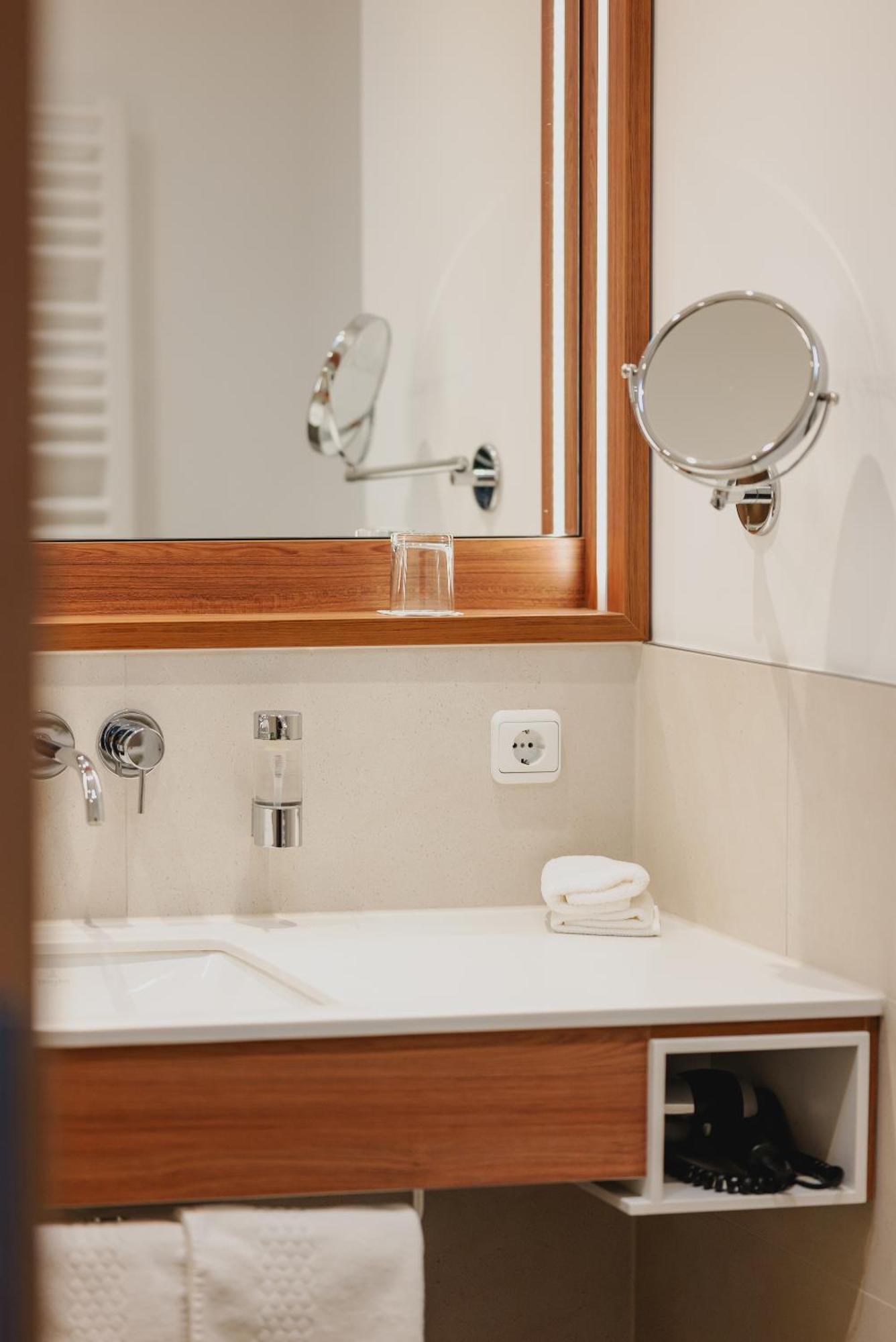 Hotel Hachinger Hof Oberhaching Bagian luar foto