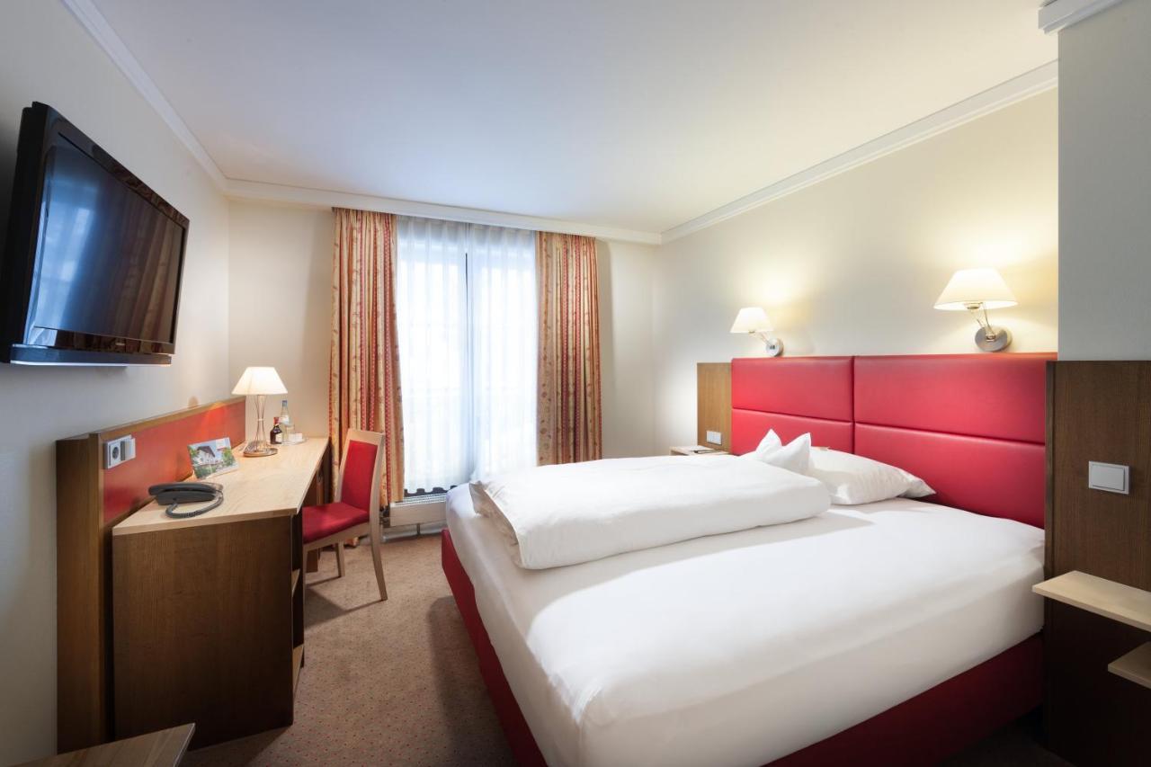 Hotel Hachinger Hof Oberhaching Bagian luar foto